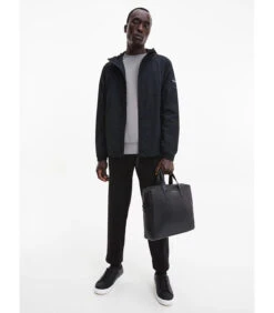 Calvin Klein Must Laptoptas Zwart K50K508694BAX -Hexagona winkel 021f8554a8e24350aa0fcd7ad1257373