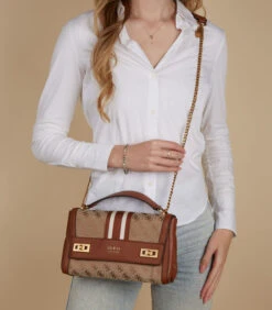 Guess Monique Schoudertas Cognac HWJB78-70190-LLG -Hexagona winkel 1d2bfda151a0464ea5845cd54f632def