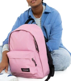 Eastpak Rugzak Out Of Office 5 Eastpak Rugzak Out Of Office -Hexagona winkel 2dd60d216ba741ba94ea0c3d536e88e6