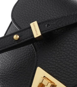 Coccinelle Beat Soft Crossbodytas Zwart E1MF6150301001 9 Coccinelle Beat Soft Crossbodytas Zwart E1MF6150301001 -Hexagona winkel 49b64af190f24b62ae1982775263f75a