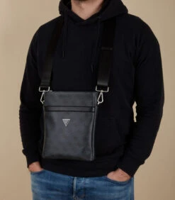 Guess Vezzola Crossbodytas Zwart HMEVZL-P3199-BLA 11 Guess Vezzola Crossbodytas Zwart HMEVZL-P3199-BLA -Hexagona winkel 57a45e8442694d72ad6e6d5aed783712