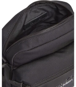 Calvin Klein Crossbodytas Tas Zwart K50K508709BAX 5 Calvin Klein Crossbodytas Tas Zwart K50K508709BAX -Hexagona winkel 68ec87ea95104aee9de877f1542e7c1e