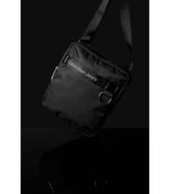 Calvin Klein Ultralight Crossbodytas Zwart K50K509817BDS 7 Calvin Klein Ultralight Crossbodytas Zwart K50K509817BDS -Hexagona winkel 6a82e0c5d9aa4959a59ae6ebd137982a
