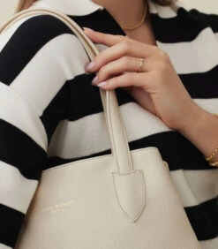 Isabel Bernard Honoré Schoudertas Beige IB25048 7 Isabel Bernard Honoré Schoudertas Beige IB25048 -Hexagona winkel 6e00e5d513c94f2c98eb8c1ebac0171d