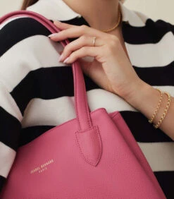 Isabel Bernard Honoré Schoudertas Roze IB25066 7 Isabel Bernard Honoré Schoudertas Roze IB25066 -Hexagona winkel 6f7592ee803c418392c4271dc0519e38