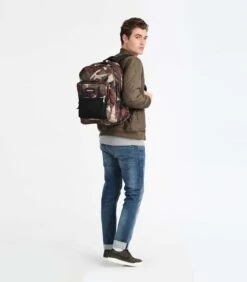 Eastpak Rugzak Pinnacle 9 Eastpak Rugzak Pinnacle -Hexagona winkel 7349b1f9979b4c729ee82fe7780a0745