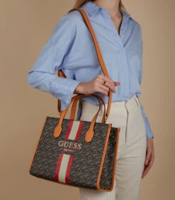 Guess Silvana Handtas Bruin HWSC86-65220-BKG 7 Guess Silvana Handtas Bruin HWSC86-65220-BKG -Hexagona winkel 75278e2da47d4ce19fe34bb573499a7d