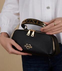 LOVE MOSCHINO Handtas Zwart JC4337PP0GK1000A -Hexagona winkel 81e23946e74c4c0aa7c752f7a6bb2e4d