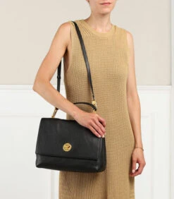 Coccinelle Liya Handtas Zwart E1MD0180101001 7 Coccinelle Liya Handtas Zwart E1MD0180101001 -Hexagona winkel 90ef99e960b24ff49253cc0b887a3ef8