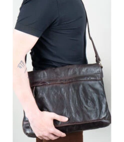 MONTANA Laptop Tas “Kinston” 7 MONTANA Laptop Tas “Kinston” -Hexagona winkel 9b352bdd9e9740e4a4f656865b32aa6f