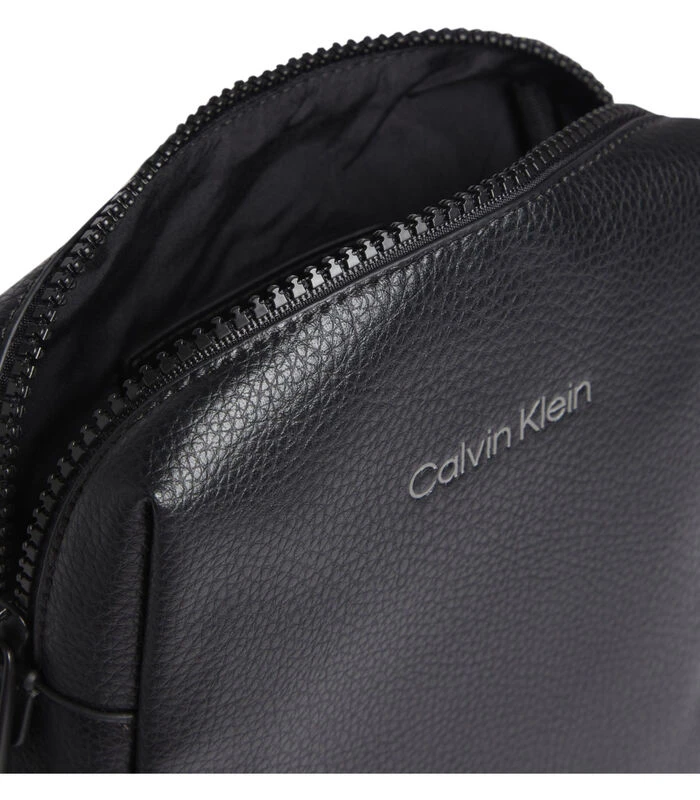 Calvin Klein Must Crossbodytas Zwart K50K508695BAX 4 Calvin Klein Must Crossbodytas Zwart K50K508695BAX - Afbeelding 4