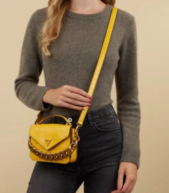 Guess Handtas Geel HWCC86-64780-YEL 7 Guess Handtas Geel HWCC86-64780-YEL -Hexagona winkel ac0ec4afea5047f29a53a3521b45d1d1
