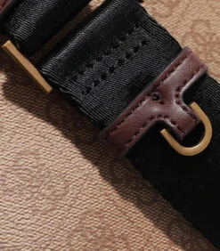 Guess Vezzola Crossbodytas Bruin HMVZLA-P2223-BBO 7 Guess Vezzola Crossbodytas Bruin HMVZLA-P2223-BBO -Hexagona winkel f0e4b7c9697847358624fd49179462a3