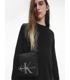 Calvin Klein Sport Essentials Crossbodytas Zwart K50K509357BDS 7 Calvin Klein Sport Essentials Crossbodytas Zwart K50K509357BDS -Hexagona winkel f1e75f6404fb4e2995ed1eeb6750344f