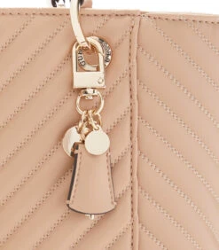 Guess Noelle Shopper Beige HWQG78-79230-BEI 9 Guess Noelle Shopper Beige HWQG78-79230-BEI -Hexagona winkel fd717ca5ae434ace9ca45904512c885e