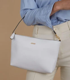 Guess Katey Shopper Wit HWWH87-69230-WHI 7 Guess Katey Shopper Wit HWWH87-69230-WHI -Hexagona winkel ff44565635164bc484ab0f4a57e36be0