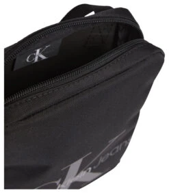 Calvin Klein Sport Essentials Crossbodytas Zwart K50K509357BDS 9 Calvin Klein Sport Essentials Crossbodytas Zwart K50K509357BDS -Hexagona winkel ff50b8b0027a4538adf2525373fdbce4